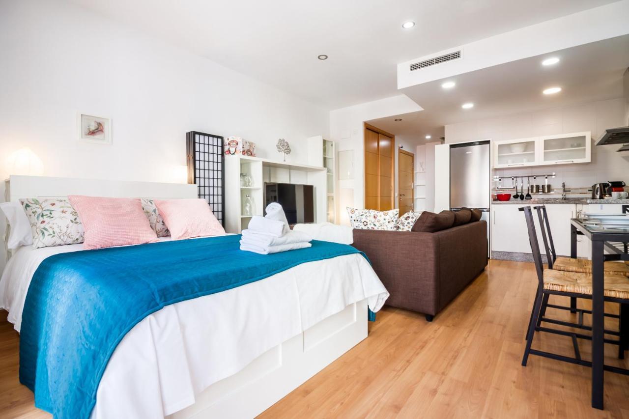 Sea & Wave Adela Boutique Apartment Малага Экстерьер фото