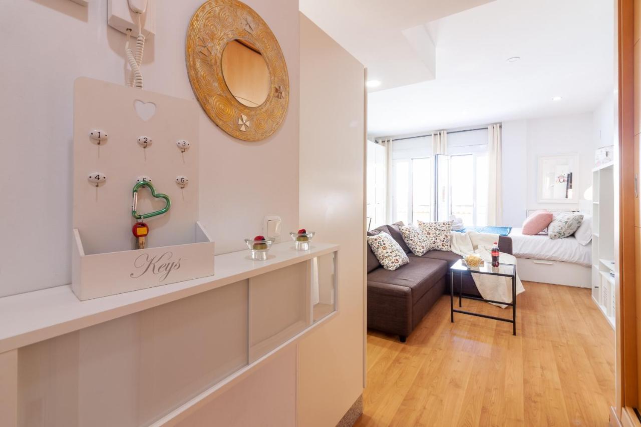 Sea & Wave Adela Boutique Apartment Малага Экстерьер фото